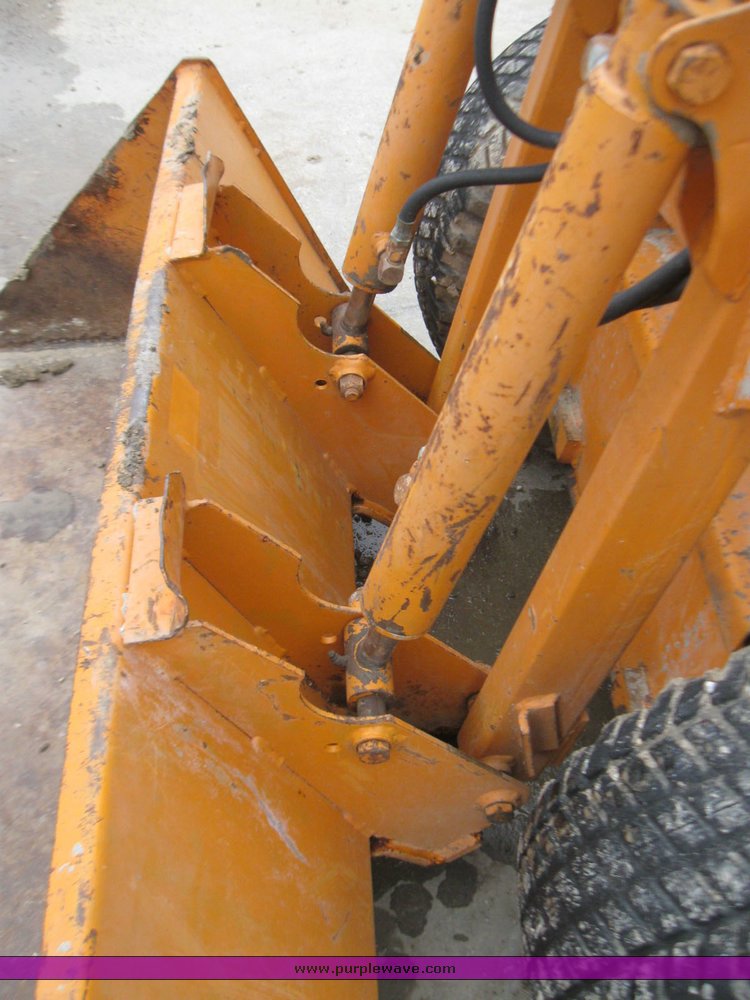 image for item 7242 Case 1816B uniloader