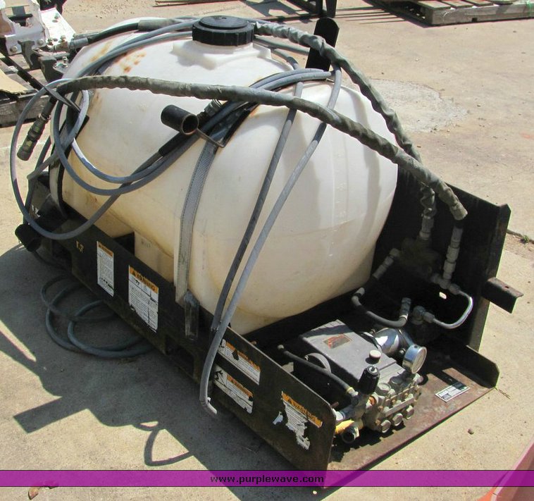 Hydraulic skid steer sprayer attachment in Fort Worth, TX Item 8030