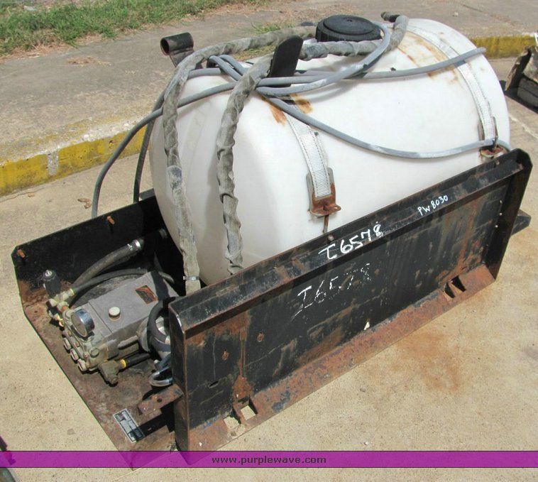 Hydraulic skid steer sprayer attachment in Fort Worth, TX Item 8030