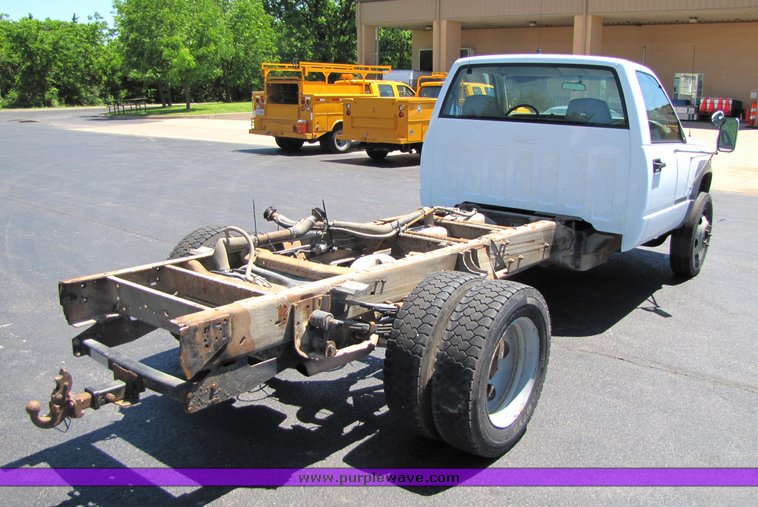 image for item 3192 2001 Chevrolet 3500-HD cab and chassis