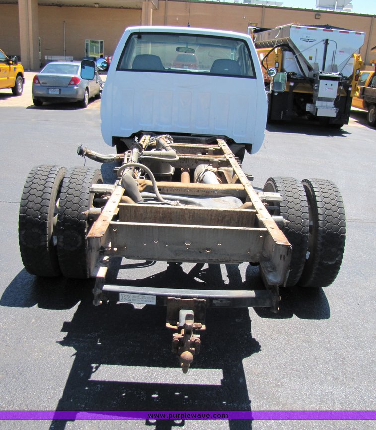 image for item 3192 2001 Chevrolet 3500-HD cab and chassis