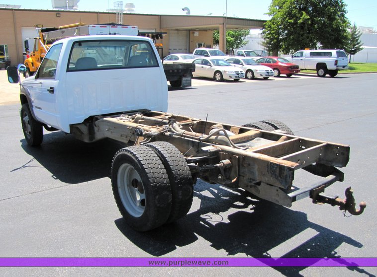 image for item 3192 2001 Chevrolet 3500-HD cab and chassis