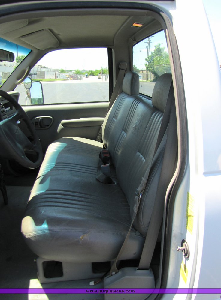 image for item 3192 2001 Chevrolet 3500-HD cab and chassis