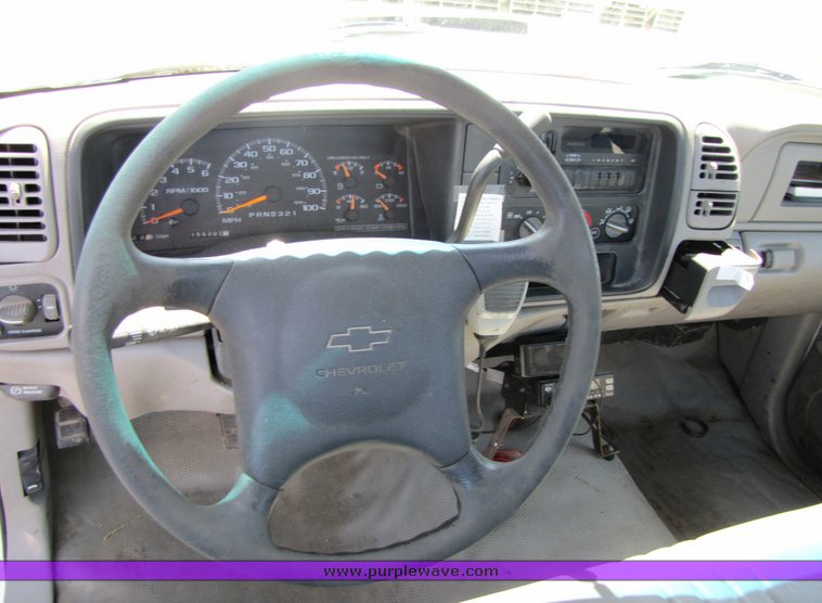 image for item 3192 2001 Chevrolet 3500-HD cab and chassis