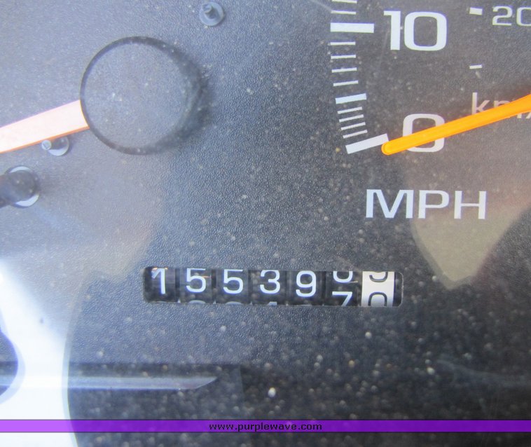 image for item 3192 2001 Chevrolet 3500-HD cab and chassis