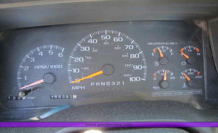 image for item 3192 2001 Chevrolet 3500-HD cab and chassis