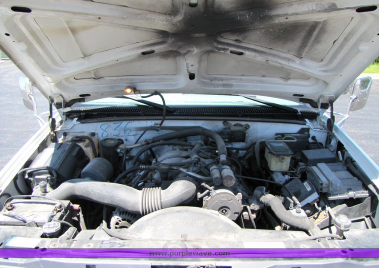 image for item 3192 2001 Chevrolet 3500-HD cab and chassis