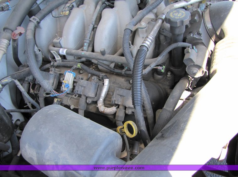 image for item 3192 2001 Chevrolet 3500-HD cab and chassis