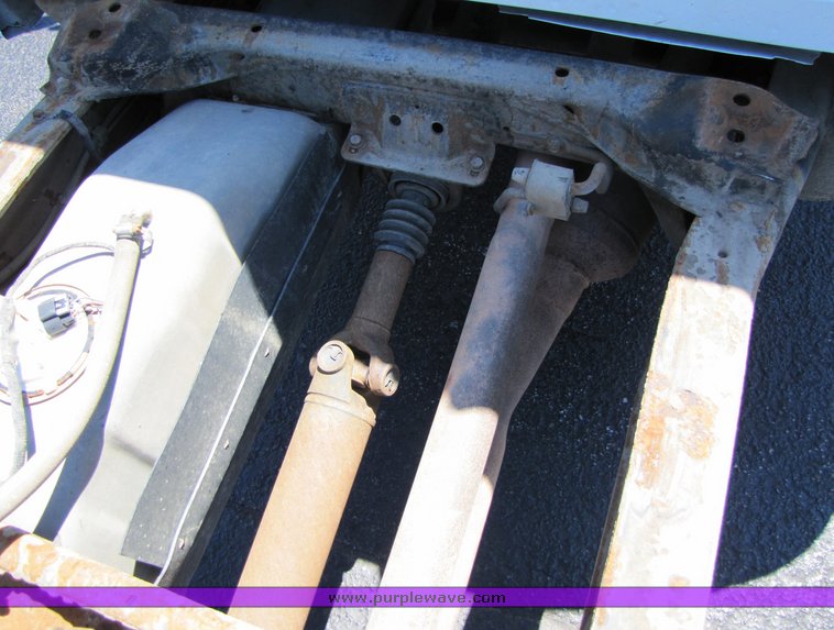 image for item 3192 2001 Chevrolet 3500-HD cab and chassis