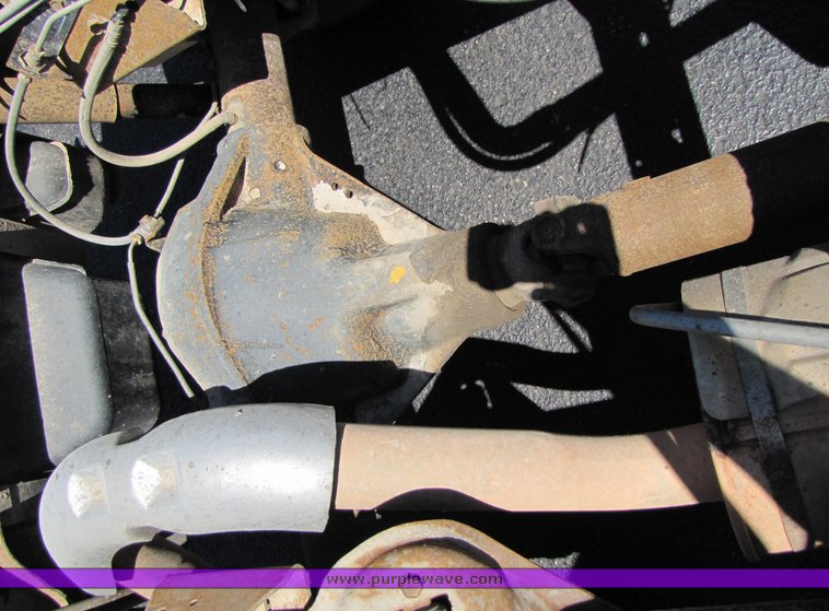 image for item 3192 2001 Chevrolet 3500-HD cab and chassis