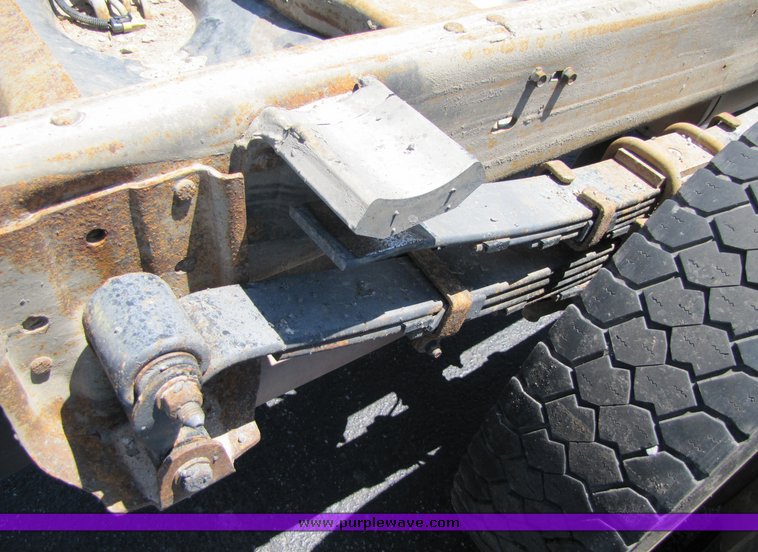 image for item 3192 2001 Chevrolet 3500-HD cab and chassis