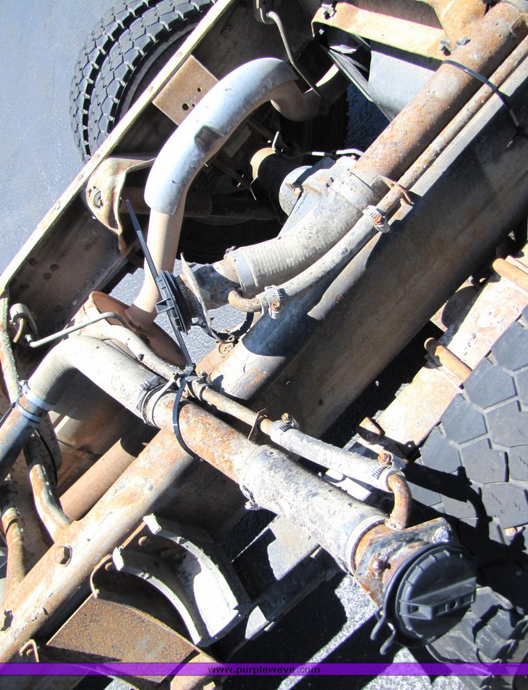 image for item 3192 2001 Chevrolet 3500-HD cab and chassis