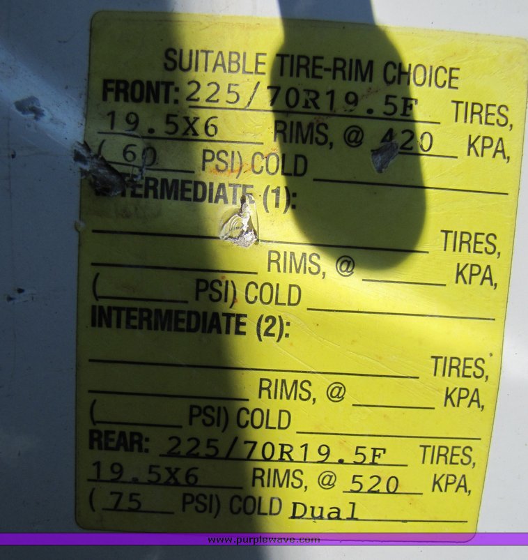 image for item 3192 2001 Chevrolet 3500-HD cab and chassis