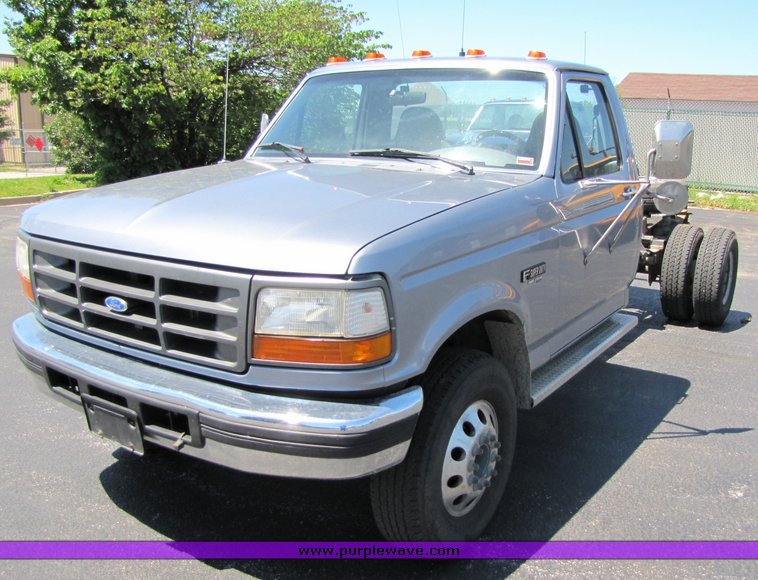 image for item 3193 1997 Ford Super Duty cab and chassis