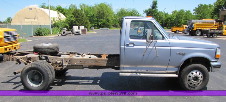image for item 3193 1997 Ford Super Duty cab and chassis