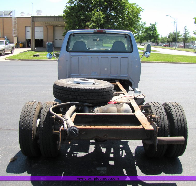 image for item 3193 1997 Ford Super Duty cab and chassis