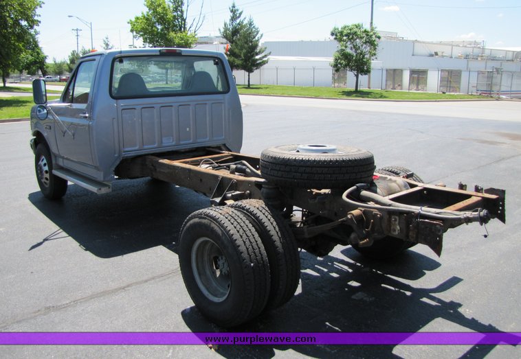 image for item 3193 1997 Ford Super Duty cab and chassis