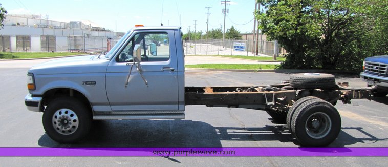 image for item 3193 1997 Ford Super Duty cab and chassis