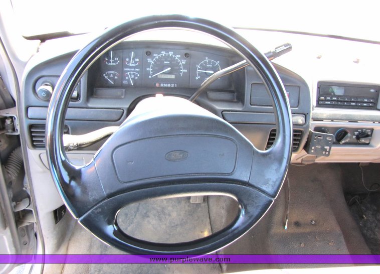 image for item 3193 1997 Ford Super Duty cab and chassis