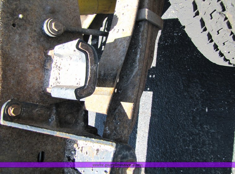 image for item 3193 1997 Ford Super Duty cab and chassis