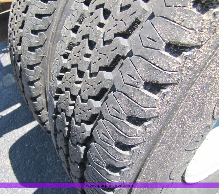 image for item 3193 1997 Ford Super Duty cab and chassis