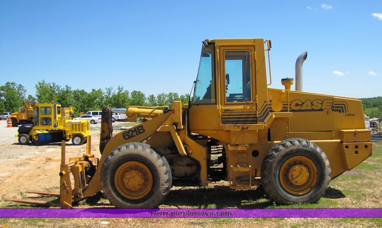 image for item 3198 Case 621B wheel loader