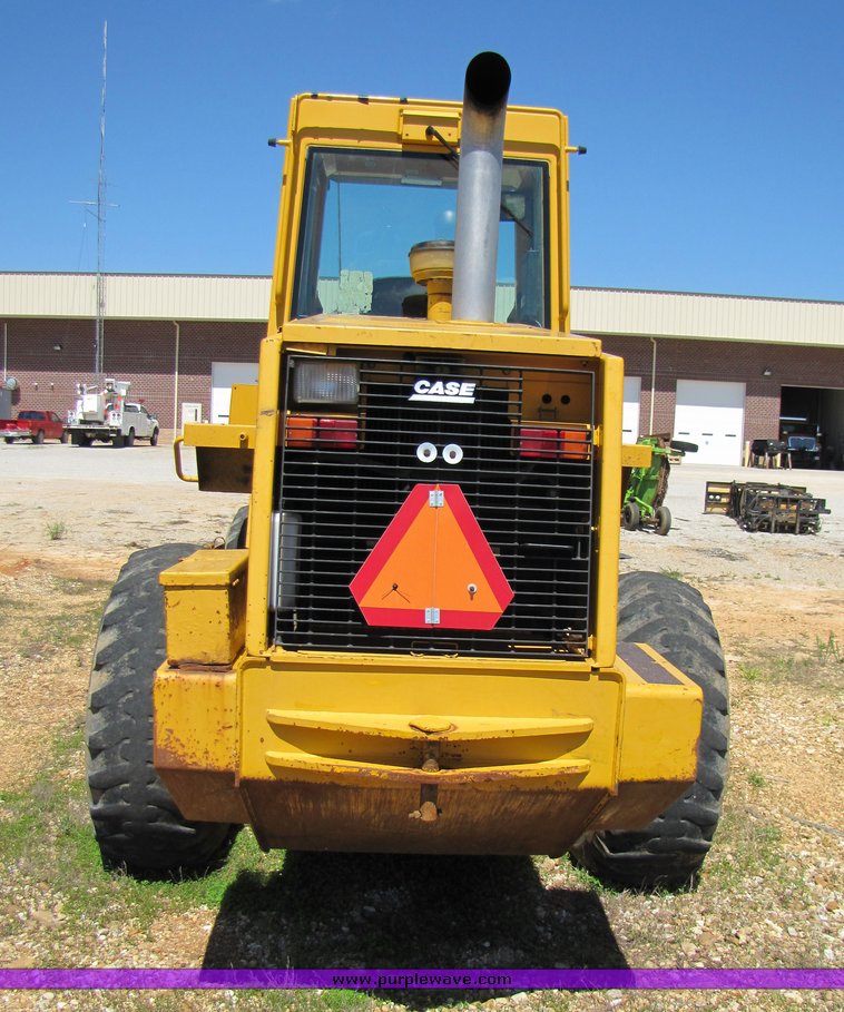 image for item 3198 Case 621B wheel loader