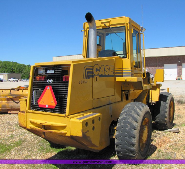 image for item 3198 Case 621B wheel loader