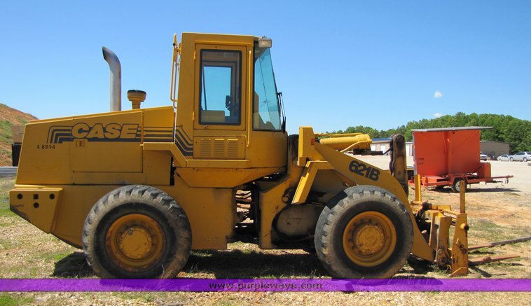 image for item 3198 Case 621B wheel loader
