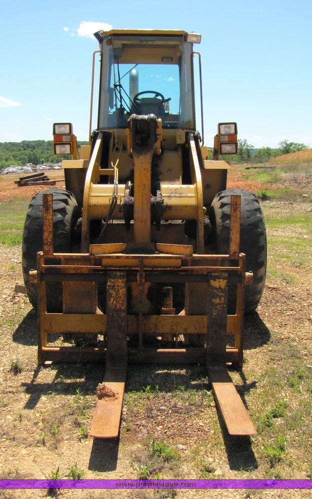 image for item 3198 Case 621B wheel loader