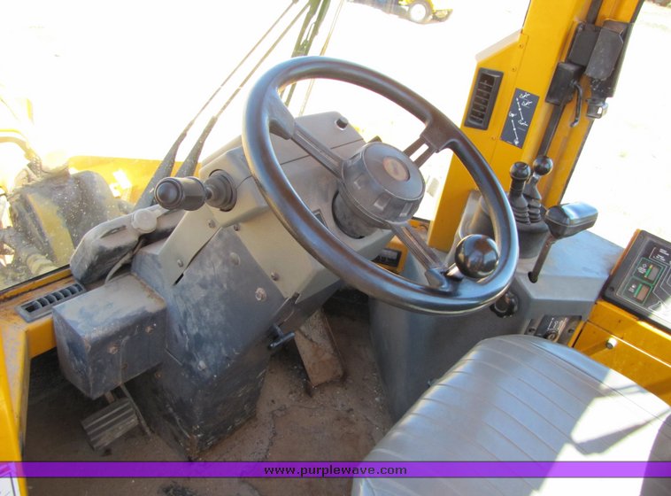 image for item 3198 Case 621B wheel loader