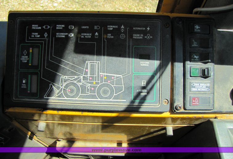 image for item 3198 Case 621B wheel loader