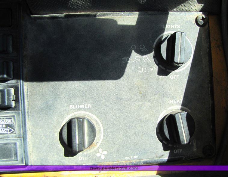 image for item 3198 Case 621B wheel loader