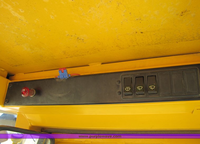 image for item 3198 Case 621B wheel loader