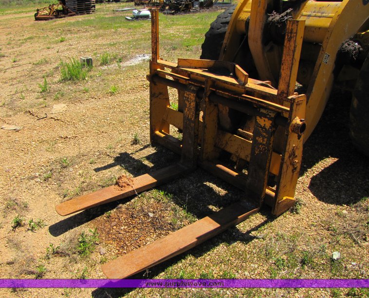 image for item 3198 Case 621B wheel loader