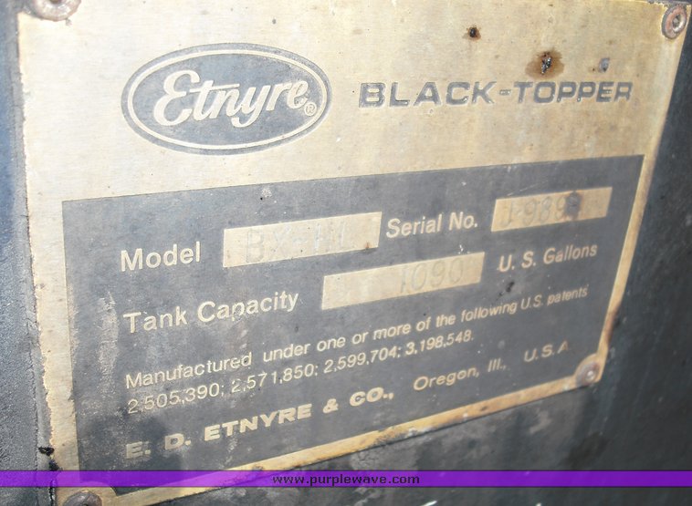 image for item 3480 1990 Ford F800 oil distributor truck