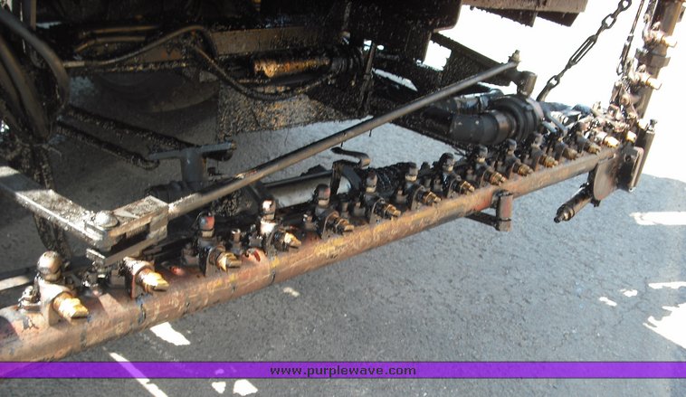 image for item 3480 1990 Ford F800 oil distributor truck