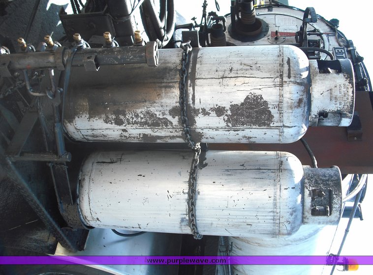 image for item 3480 1990 Ford F800 oil distributor truck