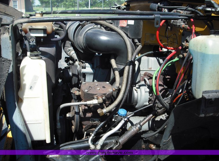 image for item 3480 1990 Ford F800 oil distributor truck