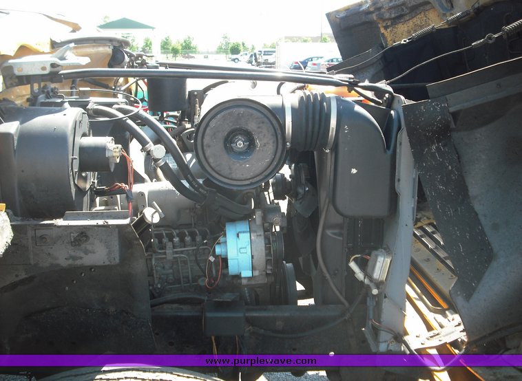 image for item 3480 1990 Ford F800 oil distributor truck