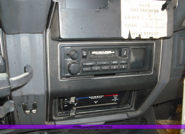 image for item 3480 1990 Ford F800 oil distributor truck