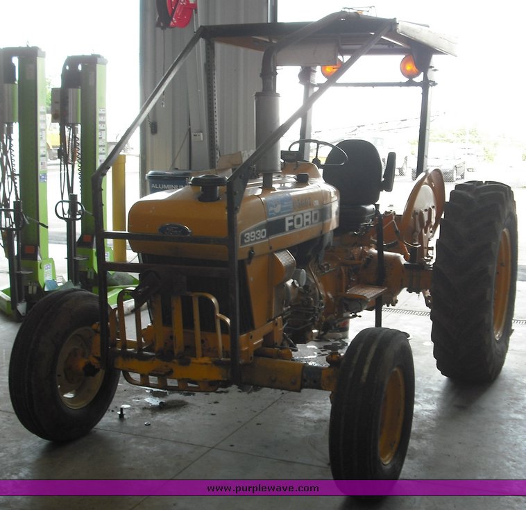 image for item 3484 1994 Ford 3930 tractor
