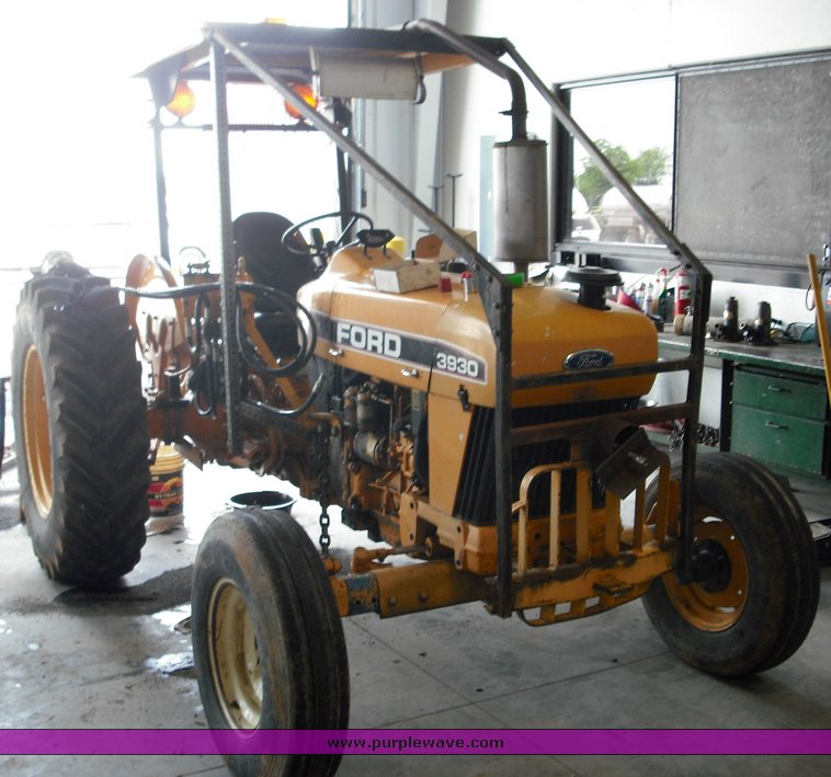 image for item 3484 1994 Ford 3930 tractor