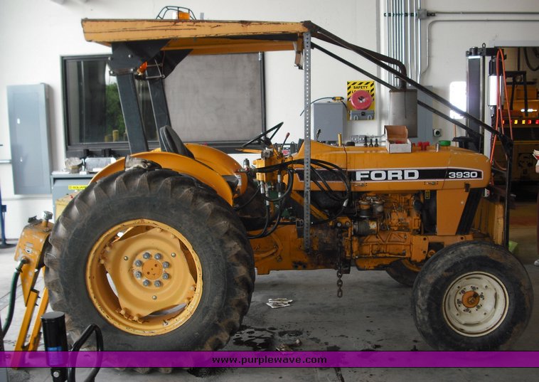 image for item 3484 1994 Ford 3930 tractor