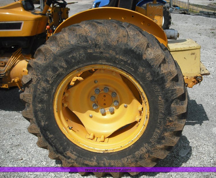 image for item 3484 1994 Ford 3930 tractor