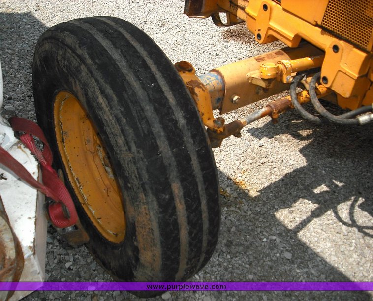 image for item 3484 1994 Ford 3930 tractor