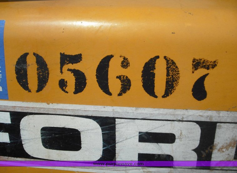 image for item 3484 1994 Ford 3930 tractor