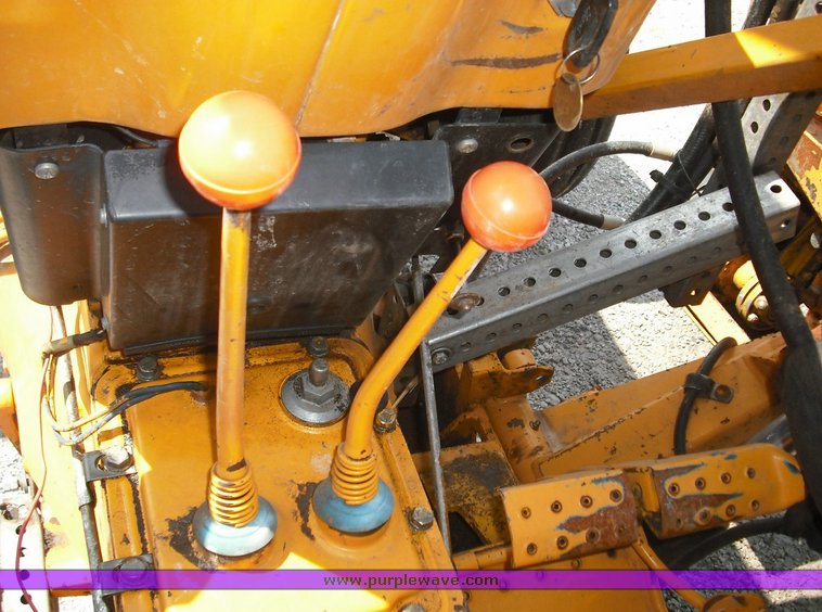 image for item 3484 1994 Ford 3930 tractor