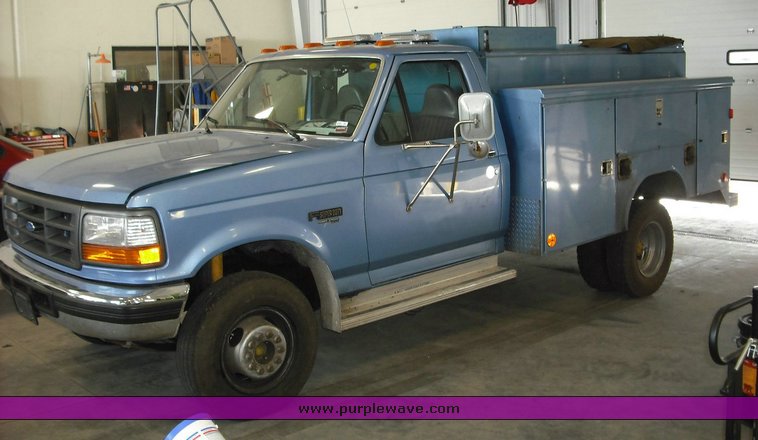 image for item 3485 1996 Ford F-Super Duty truck with utility bed