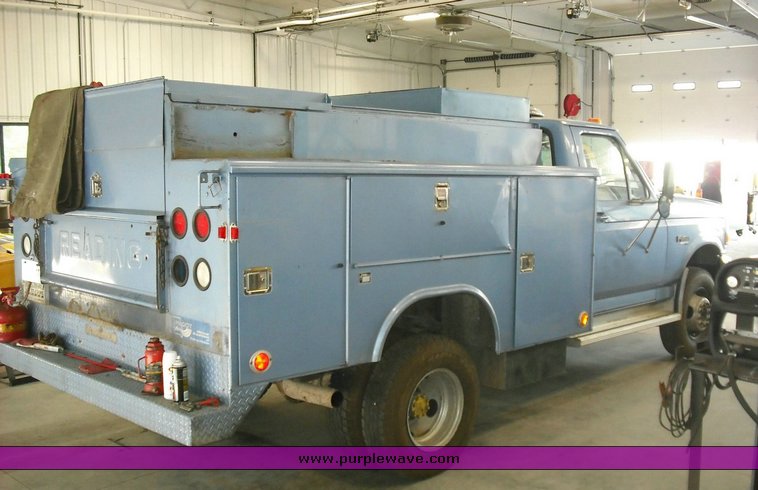 image for item 3485 1996 Ford F-Super Duty truck with utility bed